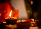 Meditácia na plameni sviečky na upokojenie mysle